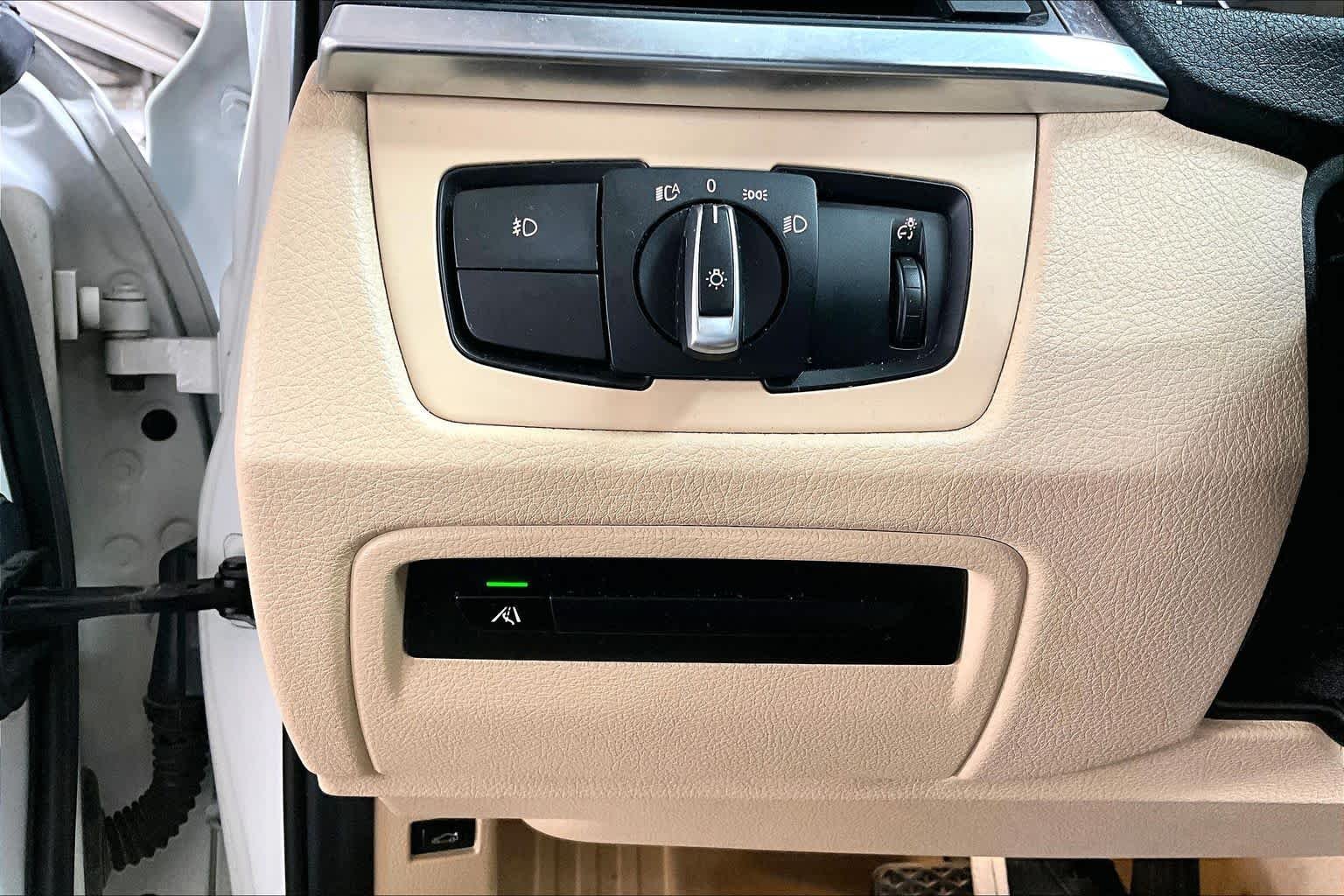 Used 2013 Alpine White BMW 328i image 31
