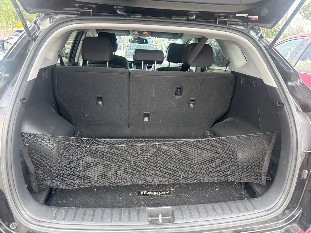Used 2017 Black Hyundai SE image 8
