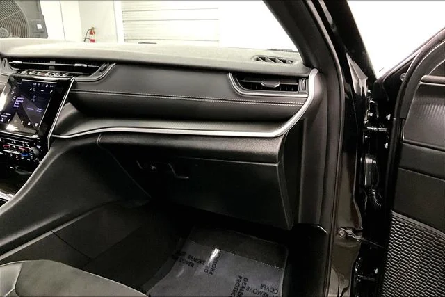 Used 2025 Diamond Black Crystal Pearlcoat Jeep Altitude image 19