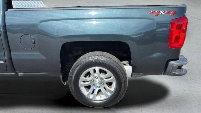 Used 2018 Gray Chevrolet LTZ image 31