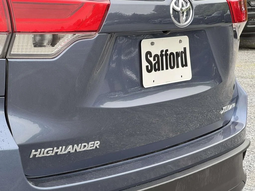 Used 2018 Blue Toyota XLE image 11