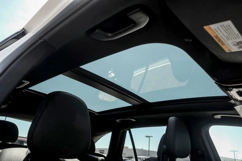New 2026 Polar White Mercedes-Benz GLC 300 image 54