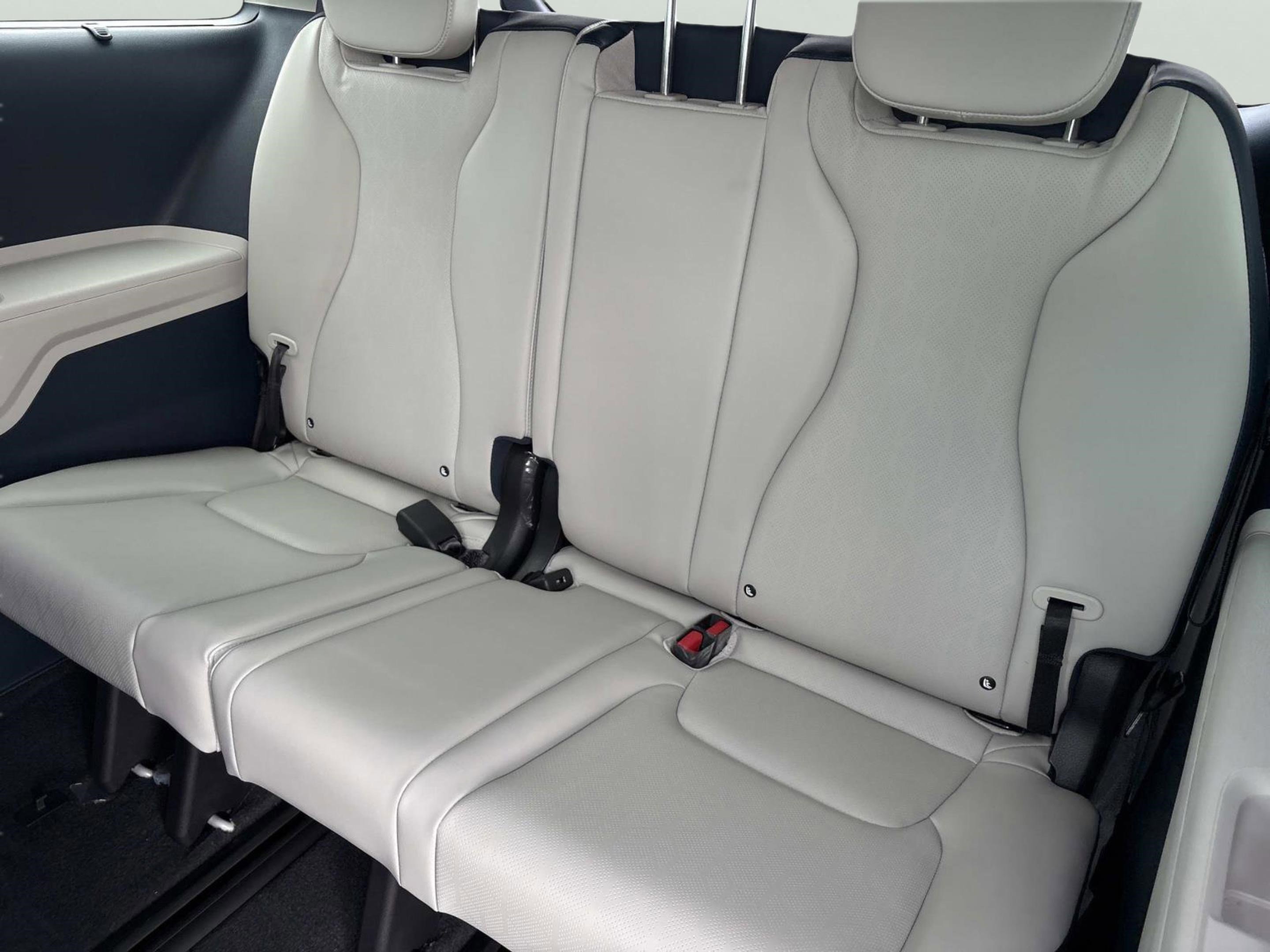 New 2026 Ivory Silver Kia EX image 16