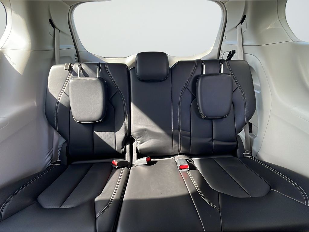 Used 2024 Silver Chrysler Touring L image 29