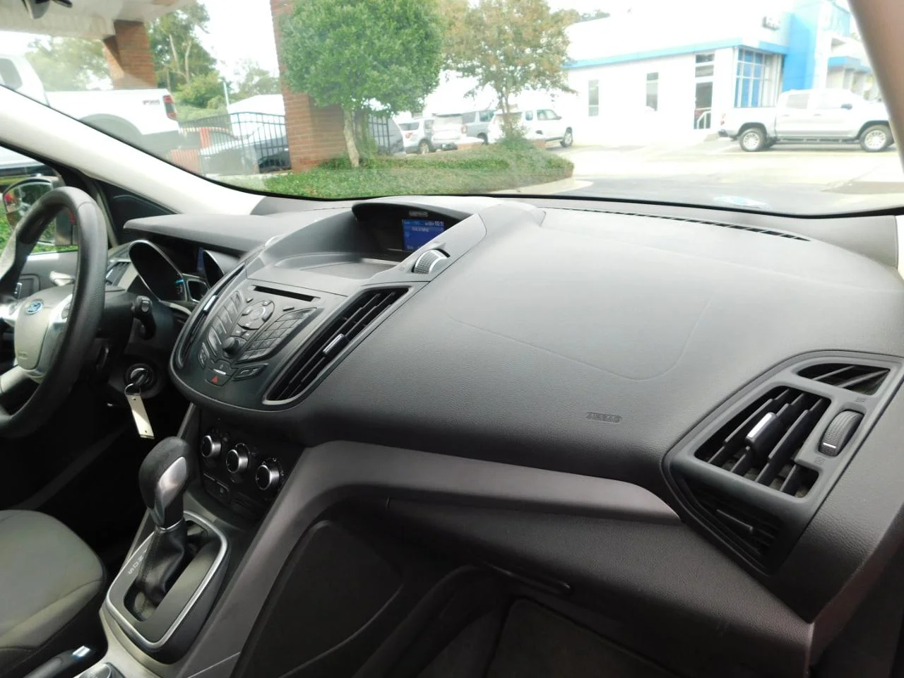Used 2014 Red Ford FWD 4dr SE image 18