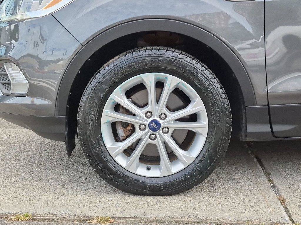 Used 2018 Gray Ford SEL image 27
