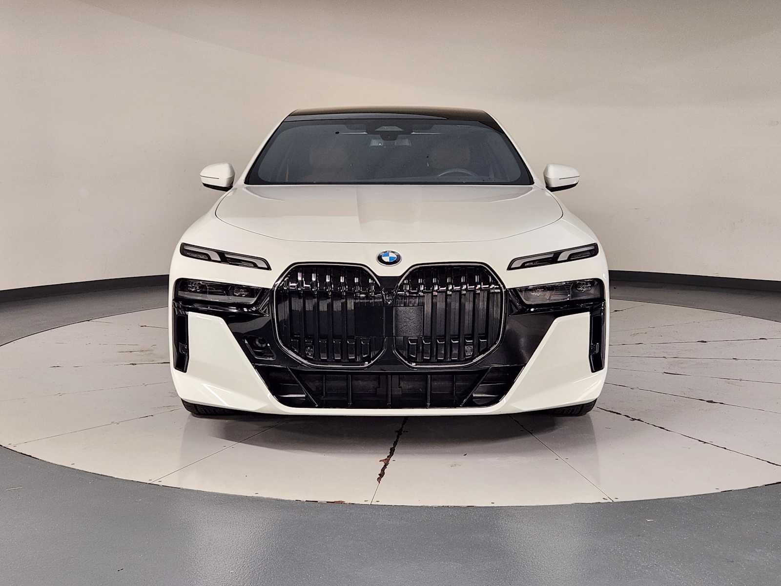 Used 2026 Alpine White BMW 740i image 9