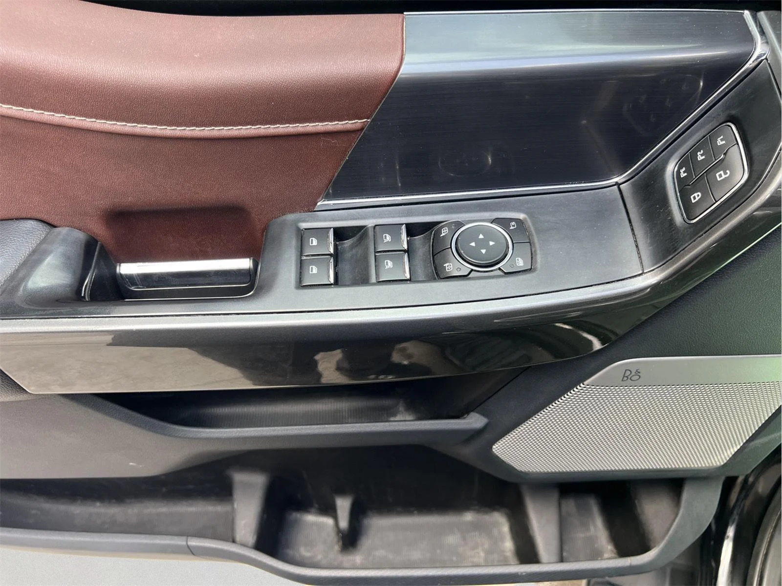 Used 2022 Agate Black Ford LARIAT image 9