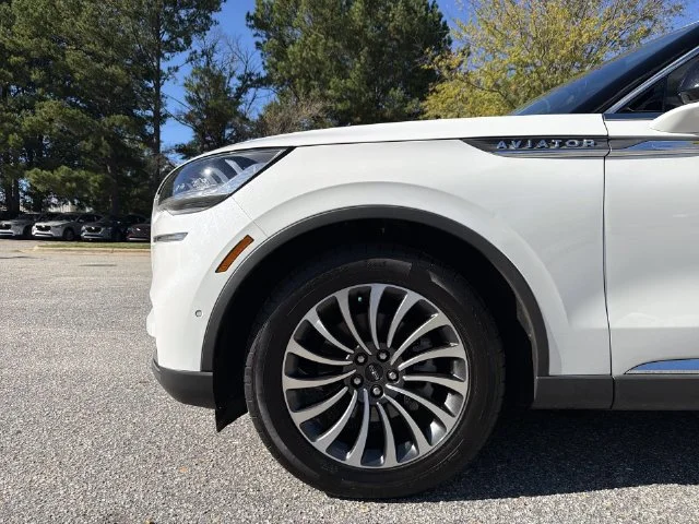 Used 2022 White Lincoln Reserve image 10