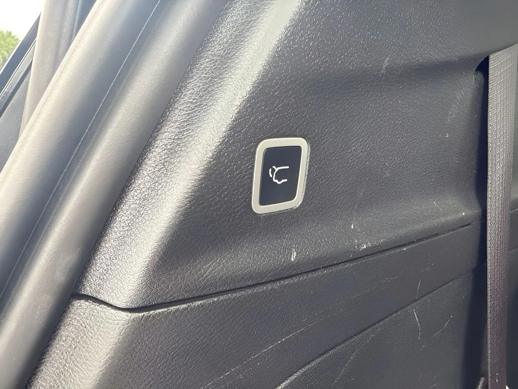 Used 2025 Black Chrysler Limited image 22