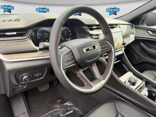 New 2026 Bright White Clear-Coat Exterior Paint Jeep  image 14