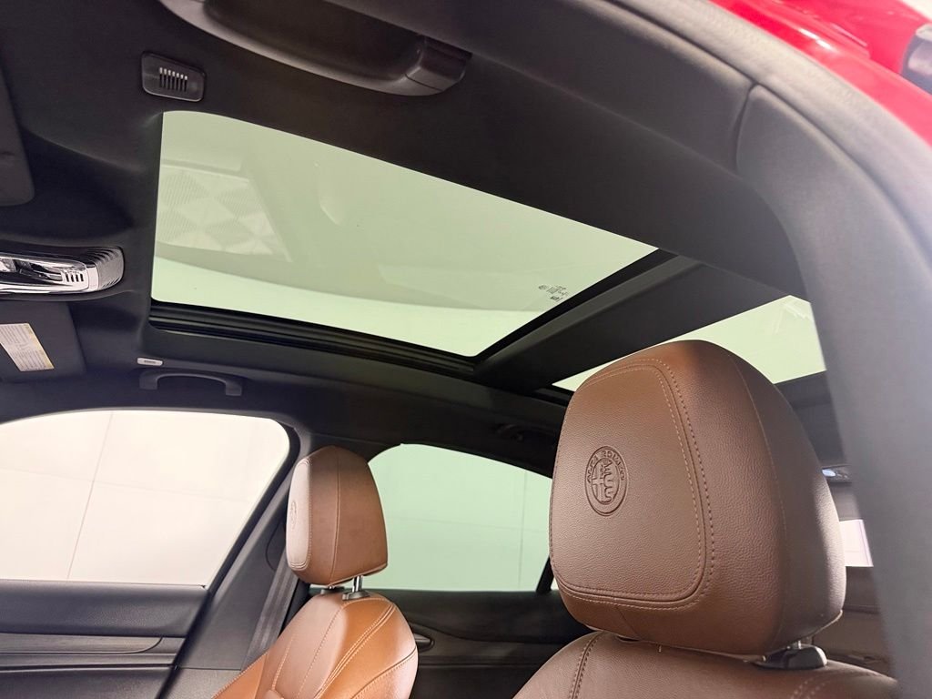Used 2023 Alfa Rosso Alfa Romeo Ti image 19
