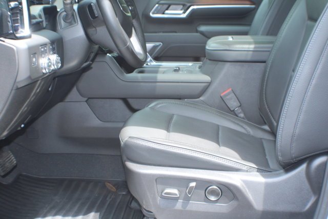 Used 2025 White Frost Tricoat GMC Denali image 16