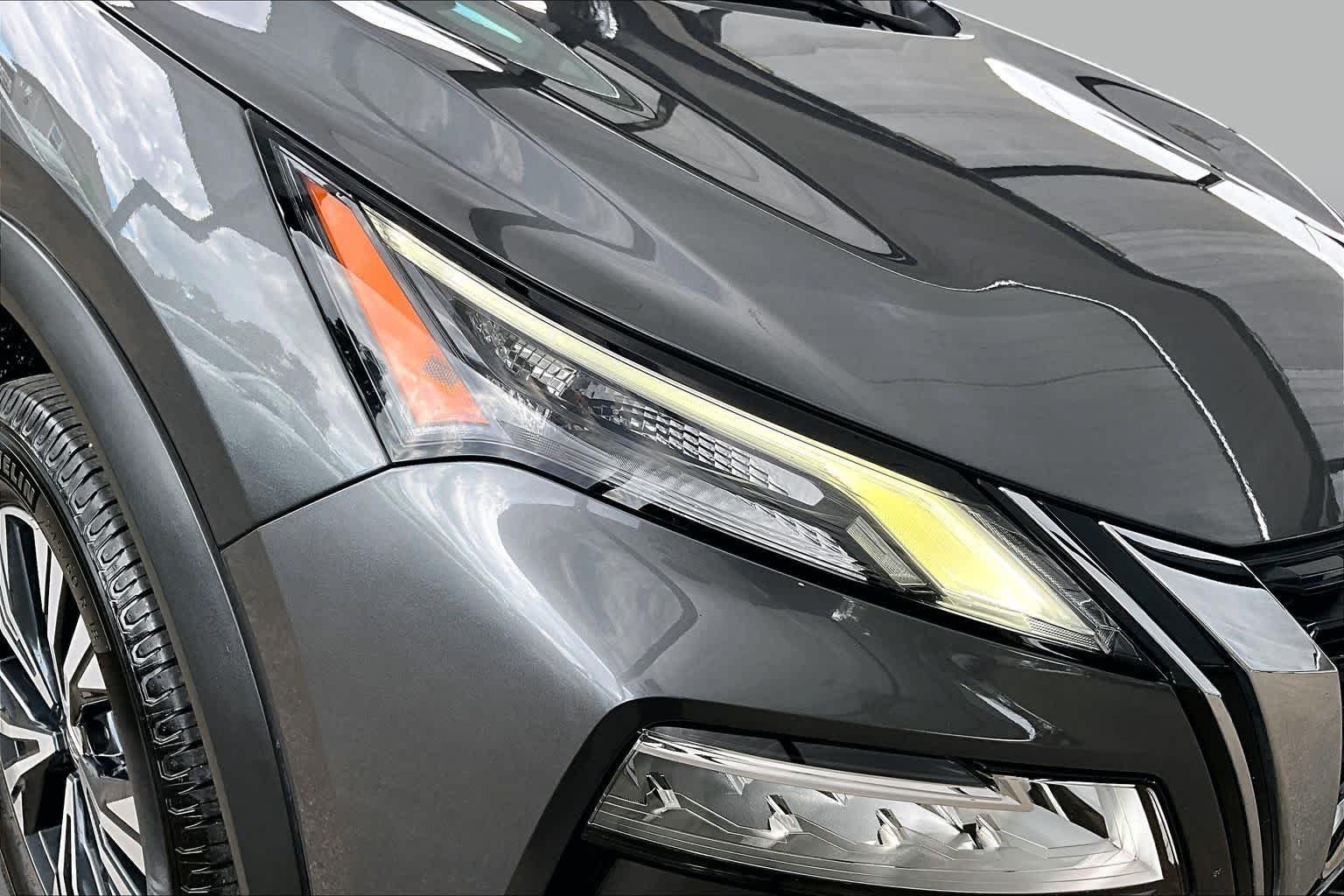 Used 2021 Gun Metallic Nissan SV image 27