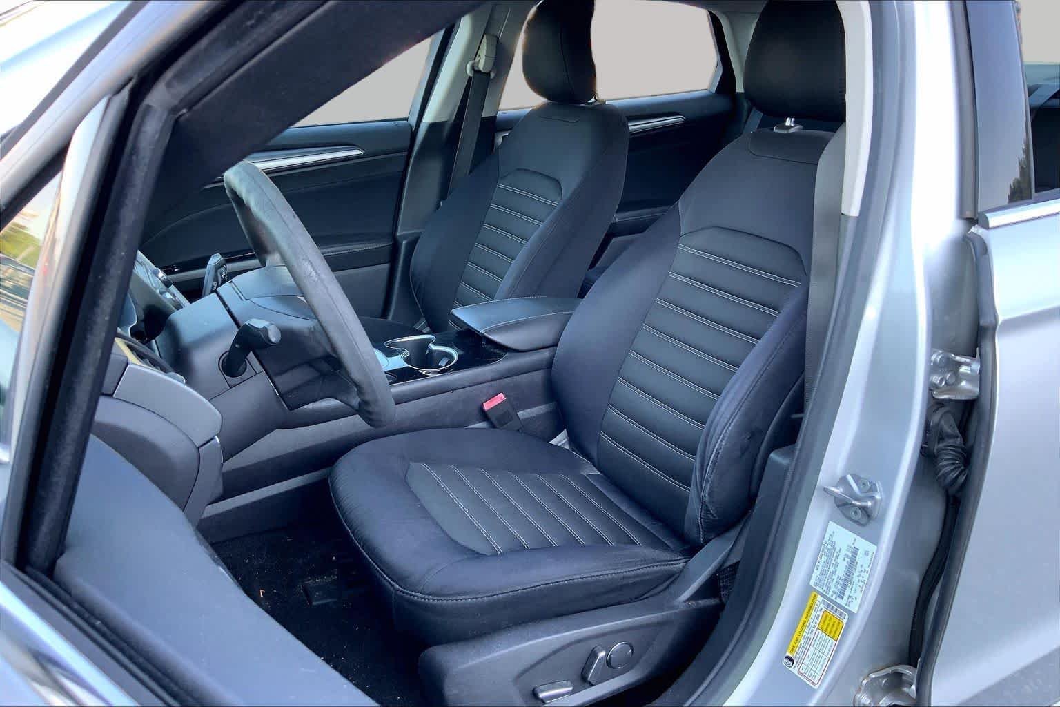 Used 2015 Ingot Silver Ford SE image 6