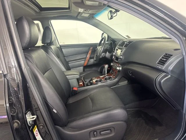 Used 2013 Black Toyota Limited image 4