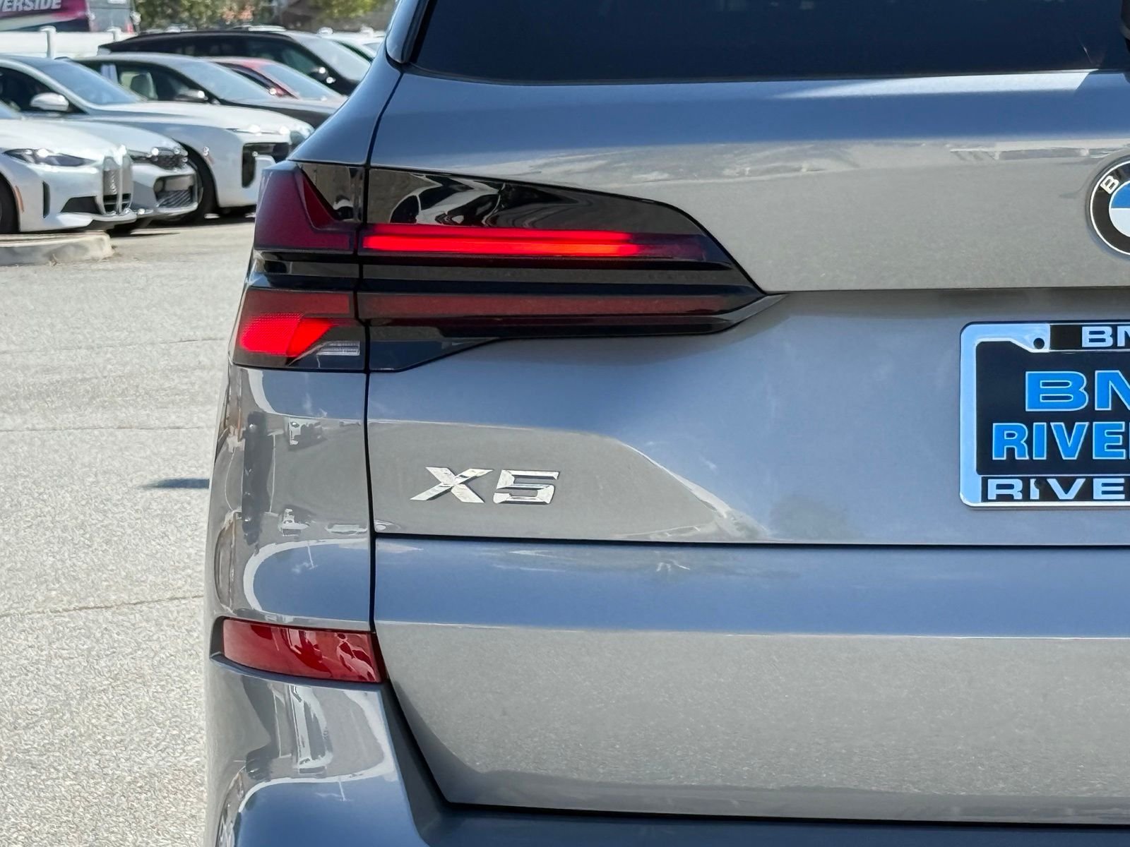 New 2026 Skyscraper Grey Metallic BMW sDrive40i image 15