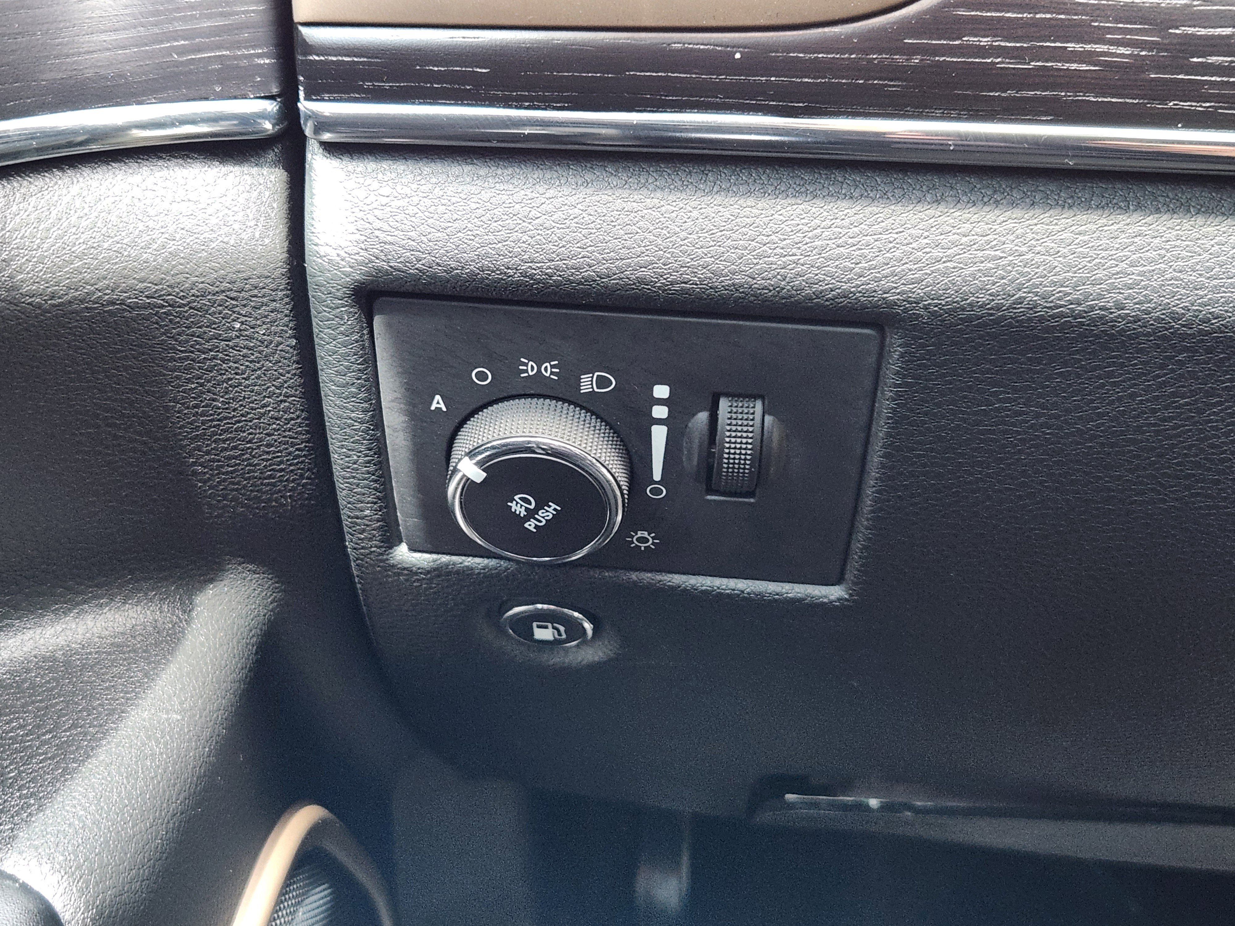 Used 2015 Black Jeep Summit image 19
