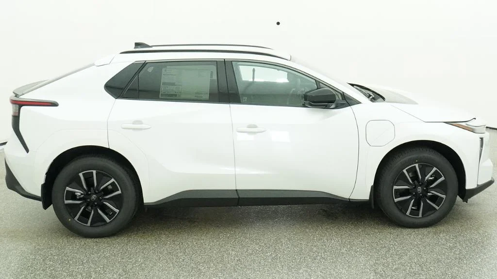 New 2026 Wind Chill Pearl Toyota XLE image 16