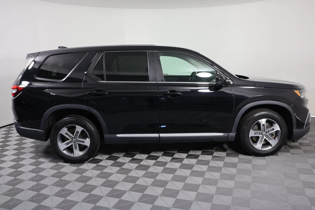 Used 2024 Black Honda EX-L image 9