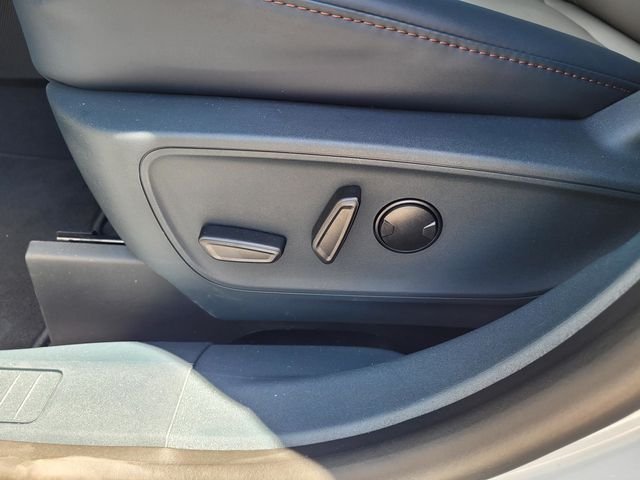 Used 2025 White Ford Lariat image 11