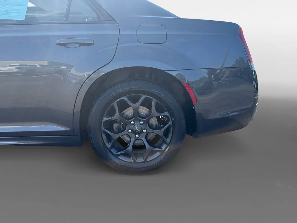 Used 2022 Gray Chrysler Touring image 9