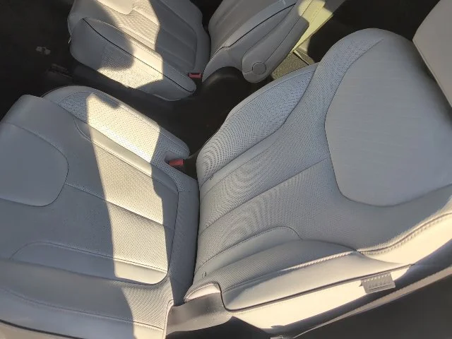 Used 2025 White Hyundai SEL image 19