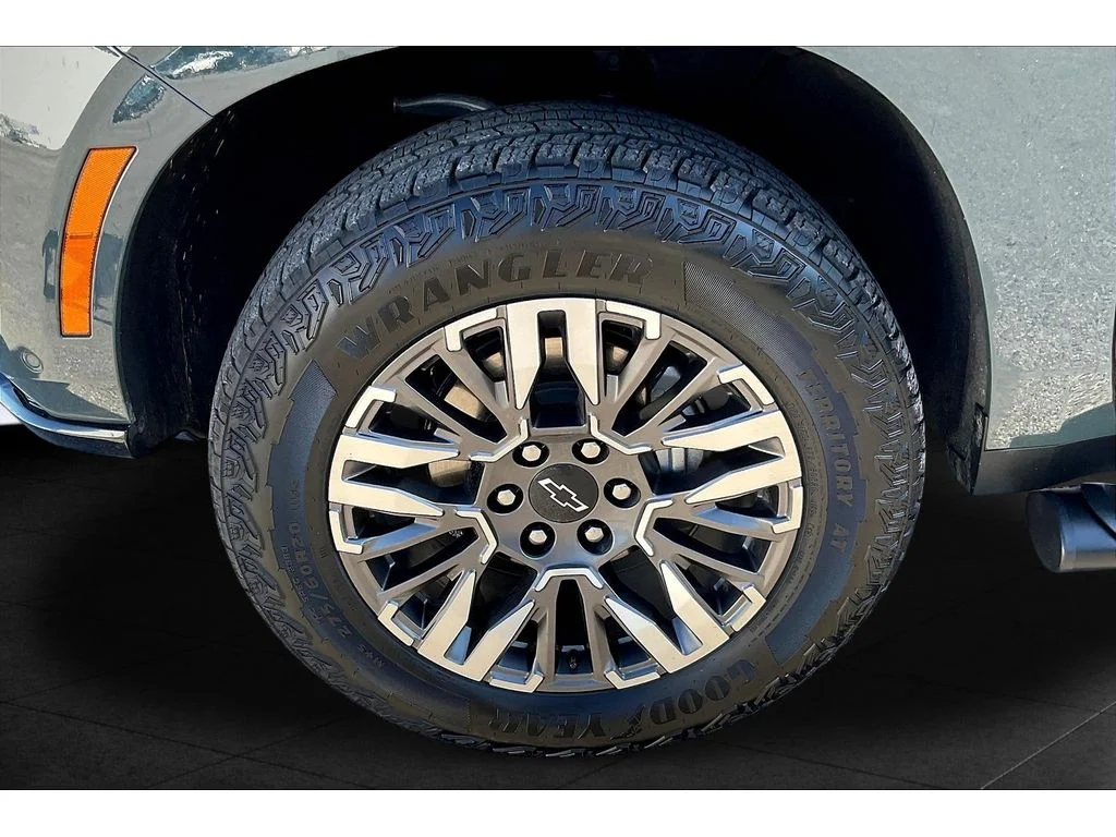 Used 2025 Cypress Gray Chevrolet Z71 image 7