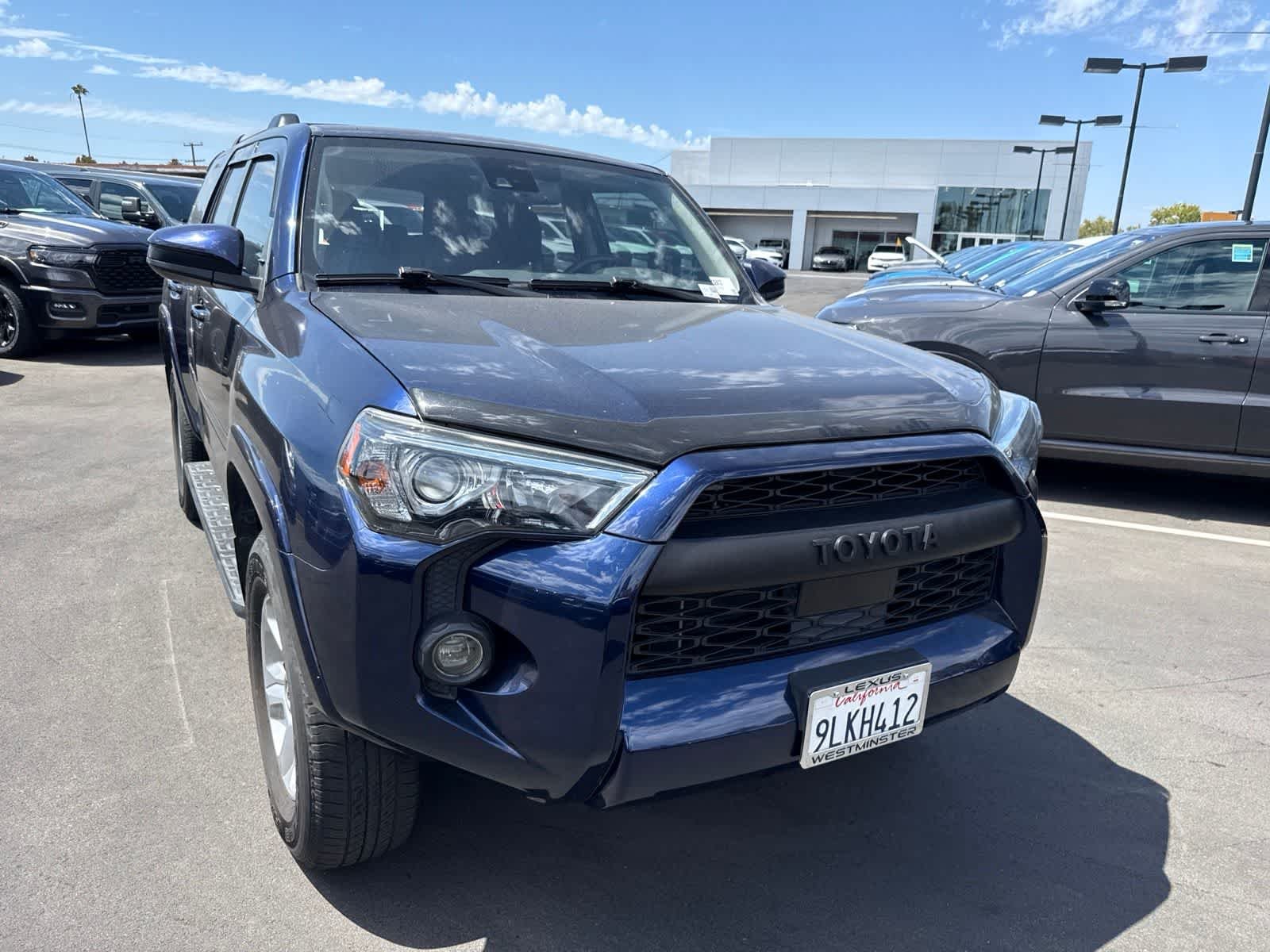 Used 2020 Nautical Blue Metallic Toyota SR5 image 7