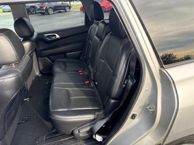 Used 2017 Silver Nissan Platinum image 8