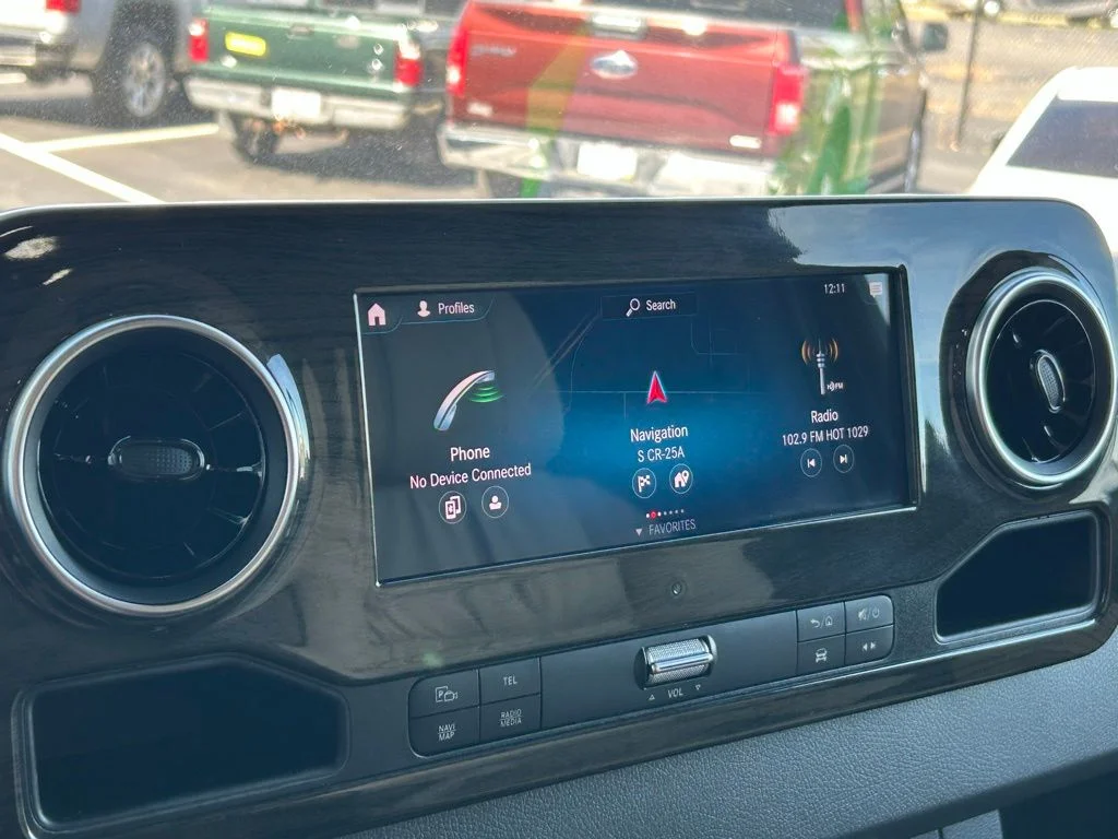 Used 2021 Black Mercedes-Benz Midwest Luxe Cruiser image 28