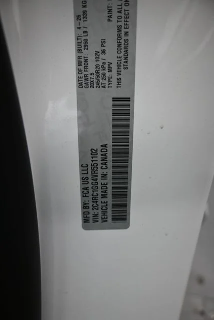 New 2027 Bright White Clear-Coat Exterior Paint Chrysler Limited image 9
