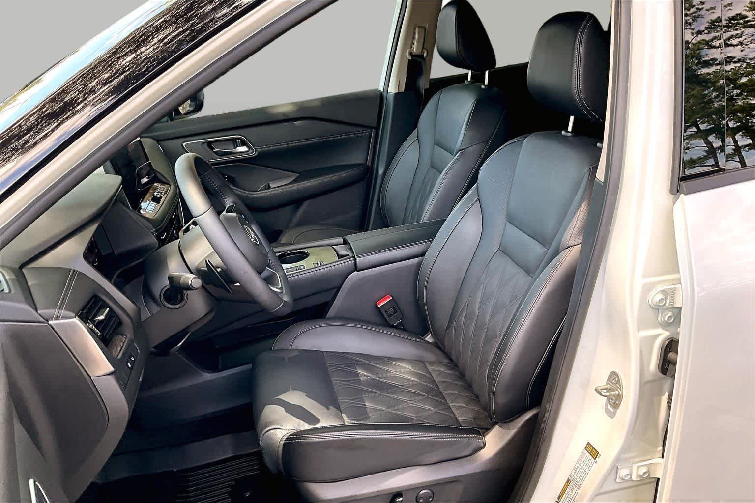 Used 2024 Everest White Pearl Nissan Platinum image 8