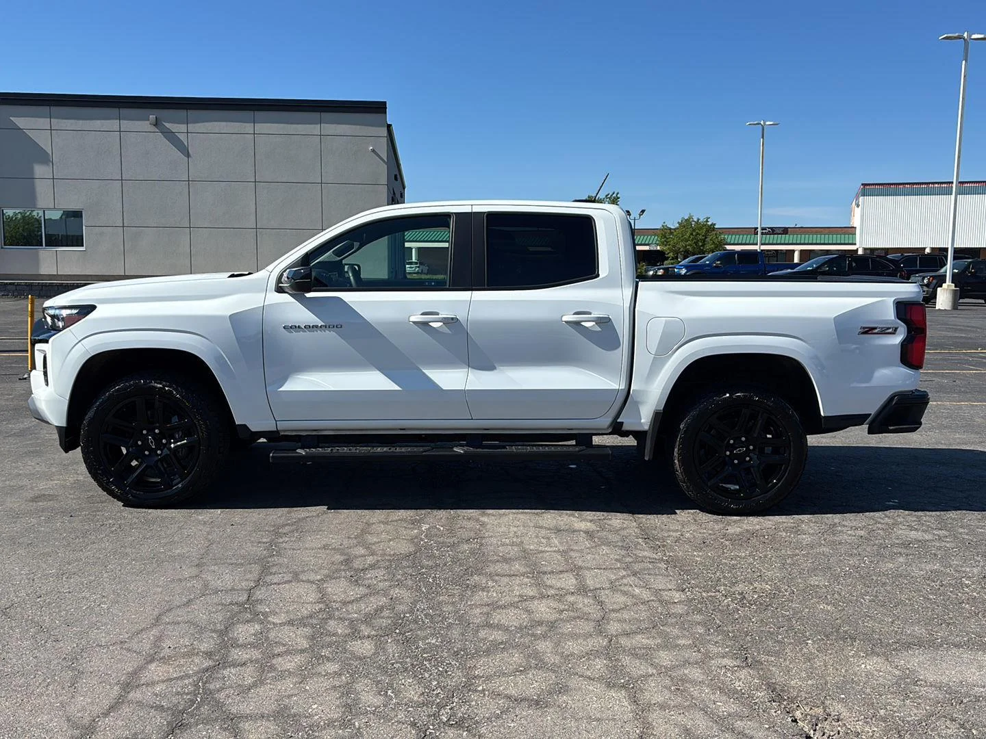 Used 2024 Summit White Chevrolet Z71 image 4