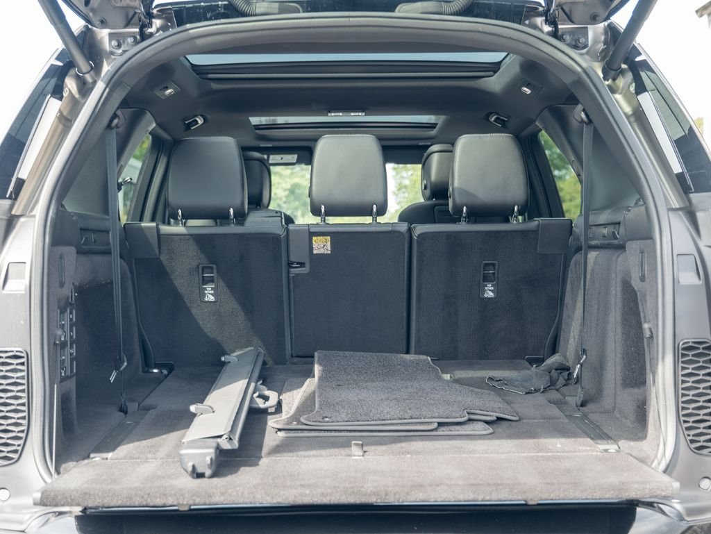 Used 2023 Silver Land Rover S R-Dynamic image 37