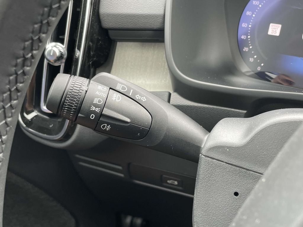 2026 Volvo XC40 Plus - Photo 15