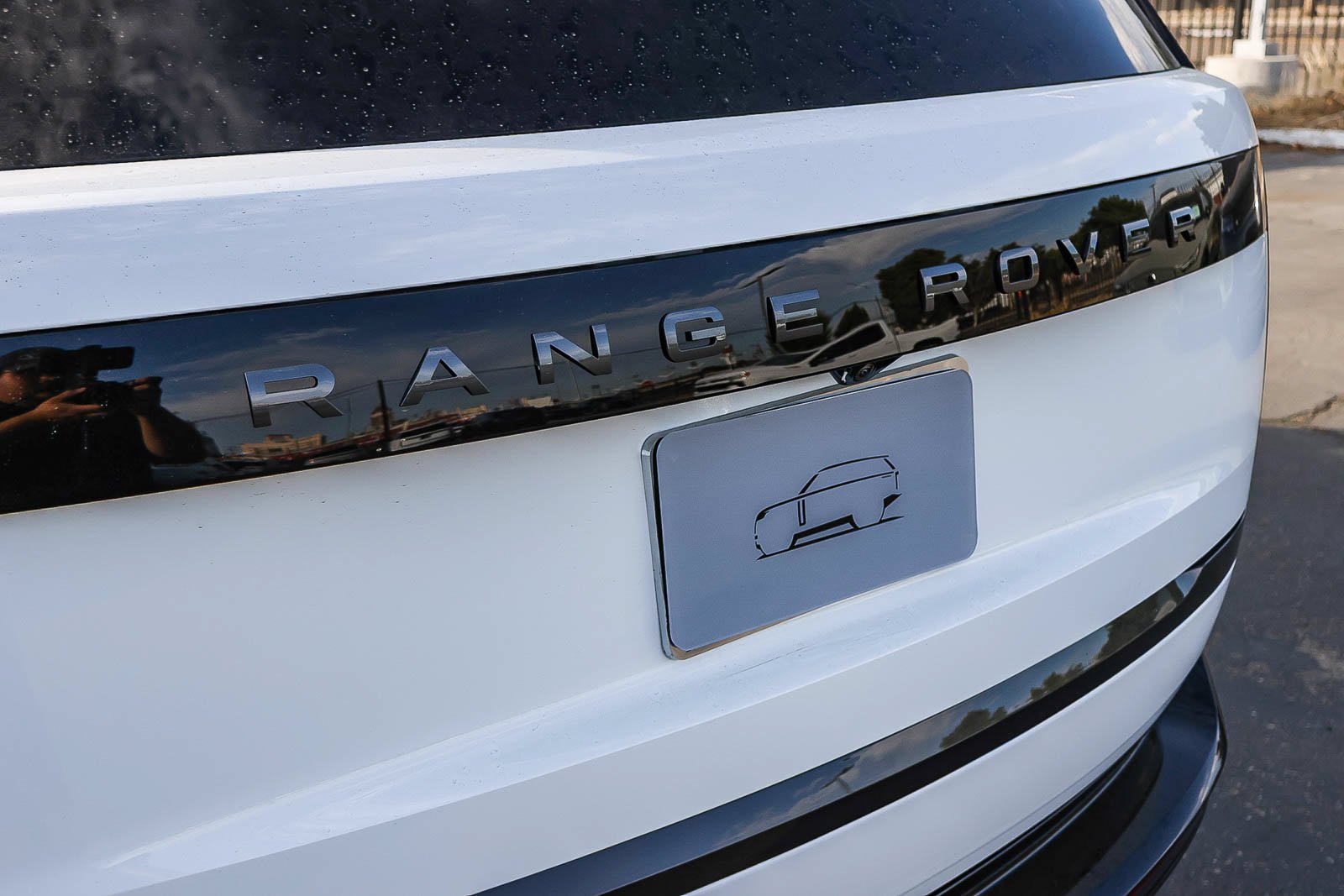 New 2026 Fuji White Land Rover SE image 12