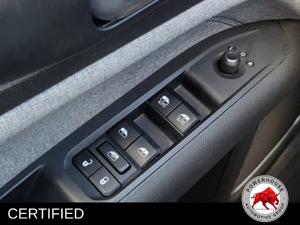 Used 2024 White Jeep Latitude image 26
