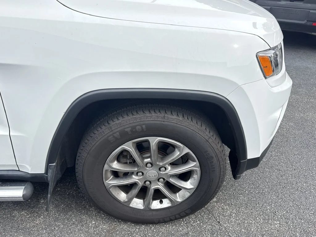 Used 2015 White Jeep Limited image 9