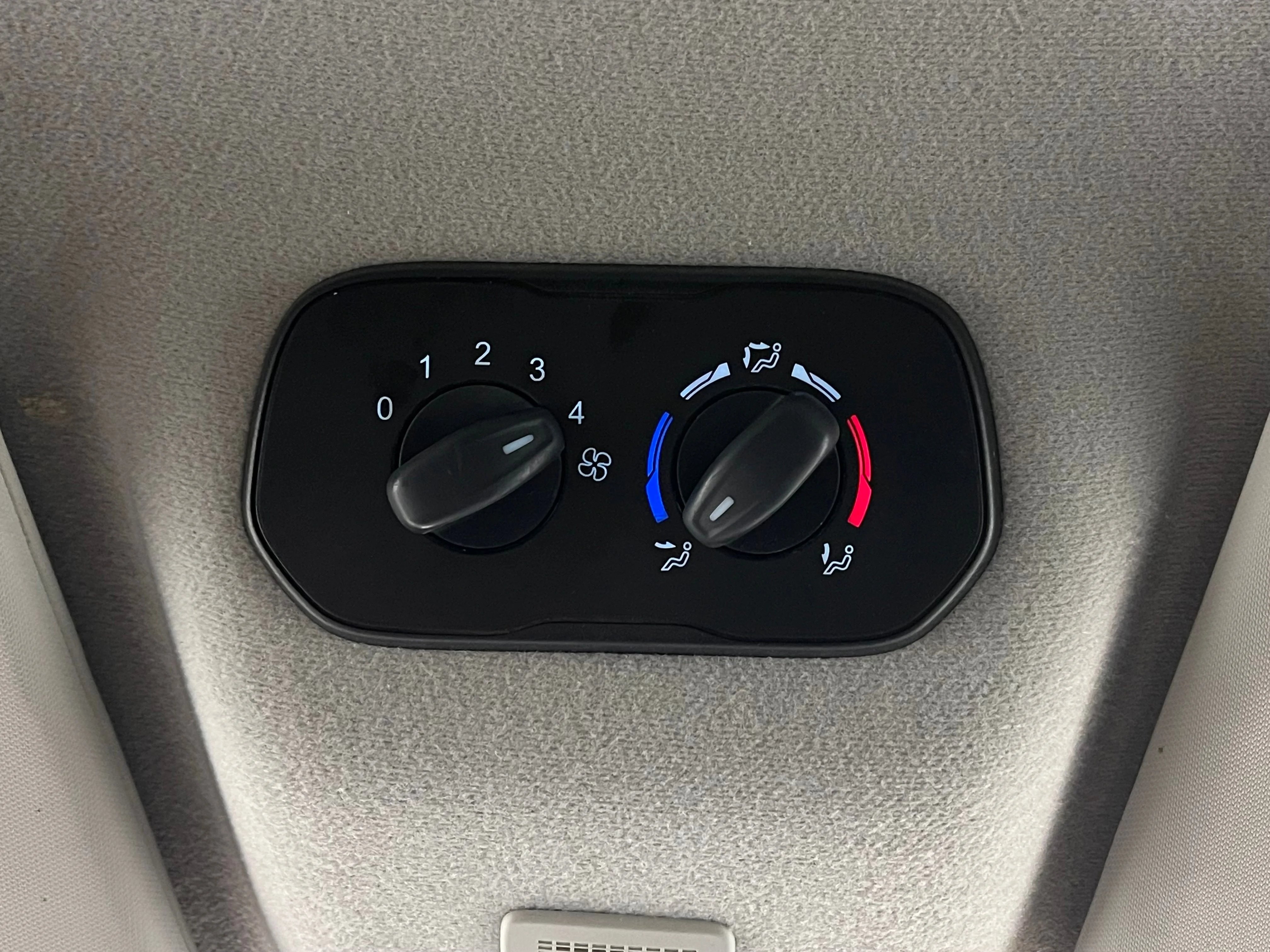 Used 2017 Oxford White Ford XLT image 5
