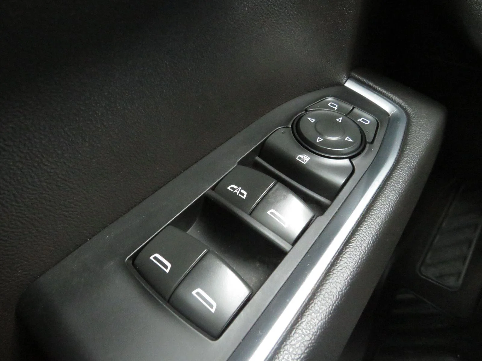 Used 2023 GLACIER BLUE METALLIC Chevrolet RST image 32