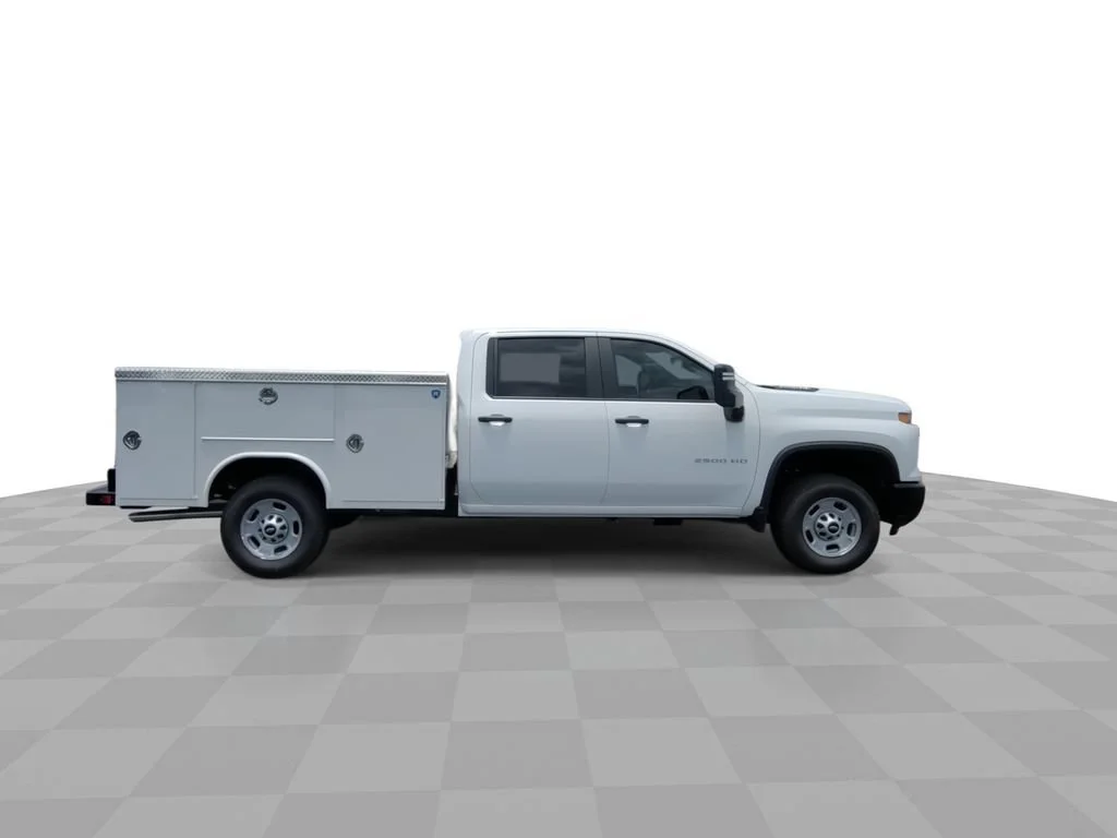 New 2026 Summit White Chevrolet WT image 9