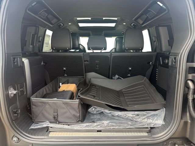 New 2026 Petra Copper Land Rover OCTA image 18