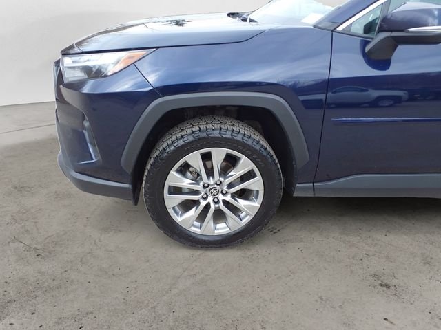 Used 2024  Toyota XLE Premium image 14