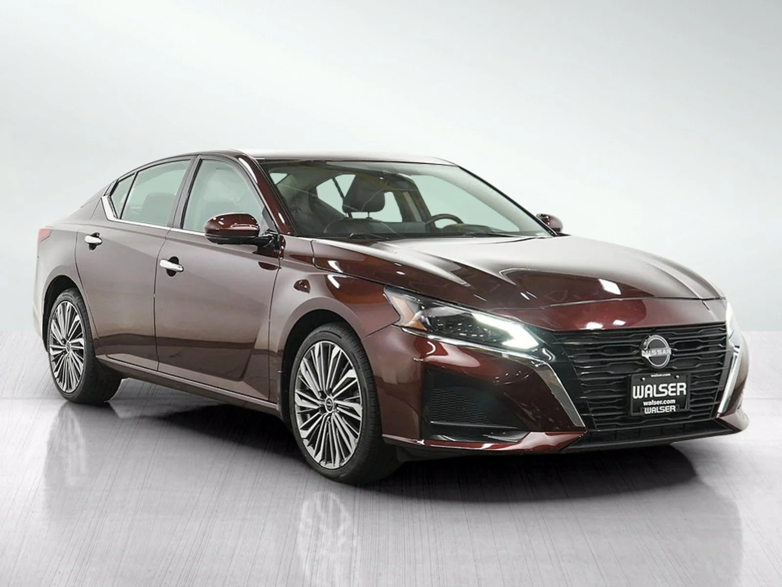 Used 2023 Garnet Pearl Metallic Nissan 2.5 SL image 7