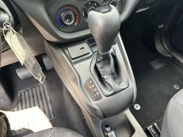 Used 2022 White Ram Base image 22