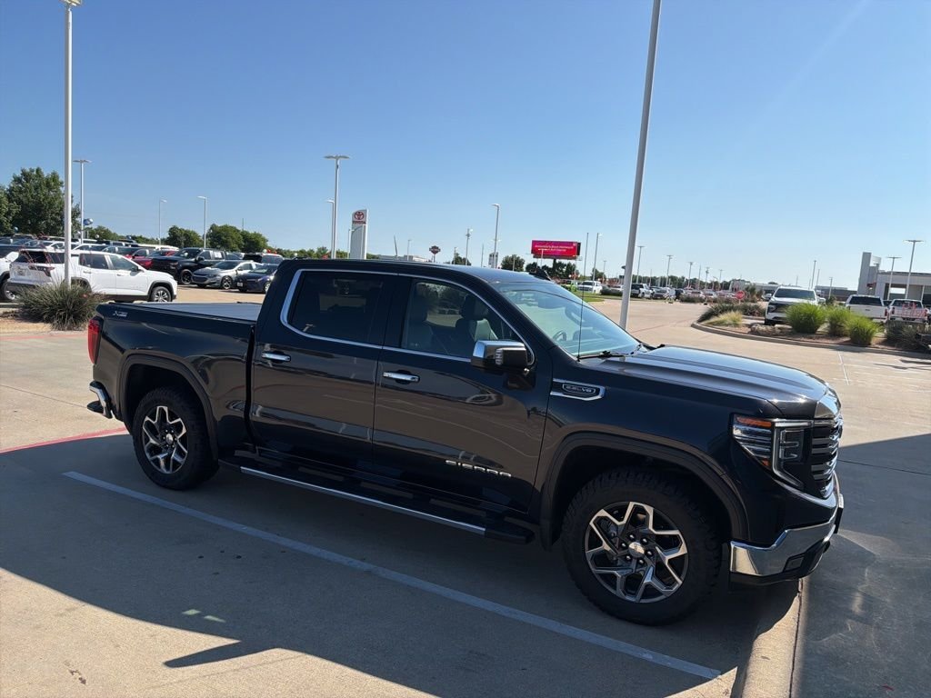 2022 GMC Sierra 4WD Crew Cab Short Box SLT's photo