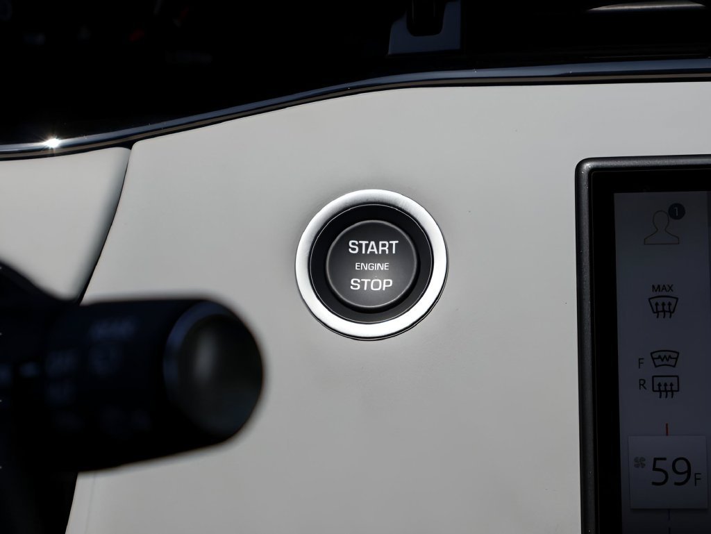 Used 2026 Tribeca Blue Metallic Land Rover Dynamic image 27