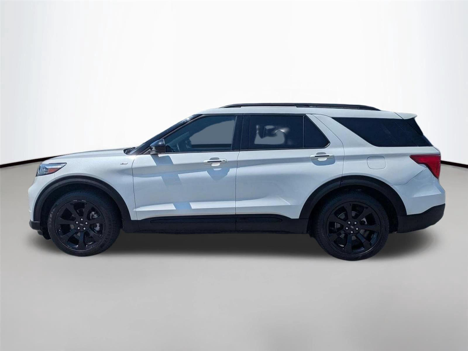 Used 2023 Star White Metallic Tri-Coat Ford ST-Line image 8