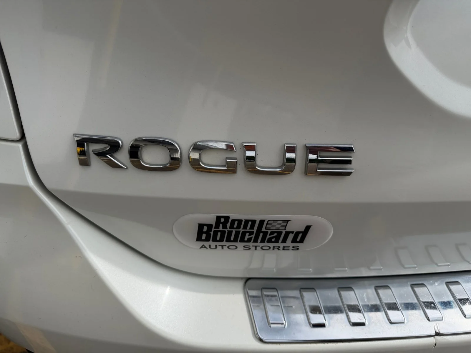 Used 2018 Pearl White Nissan SV image 41